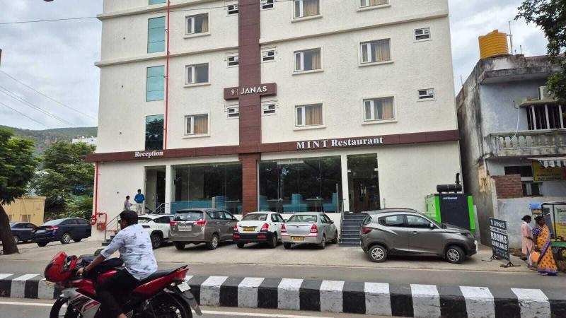 Hotel Janas — general view