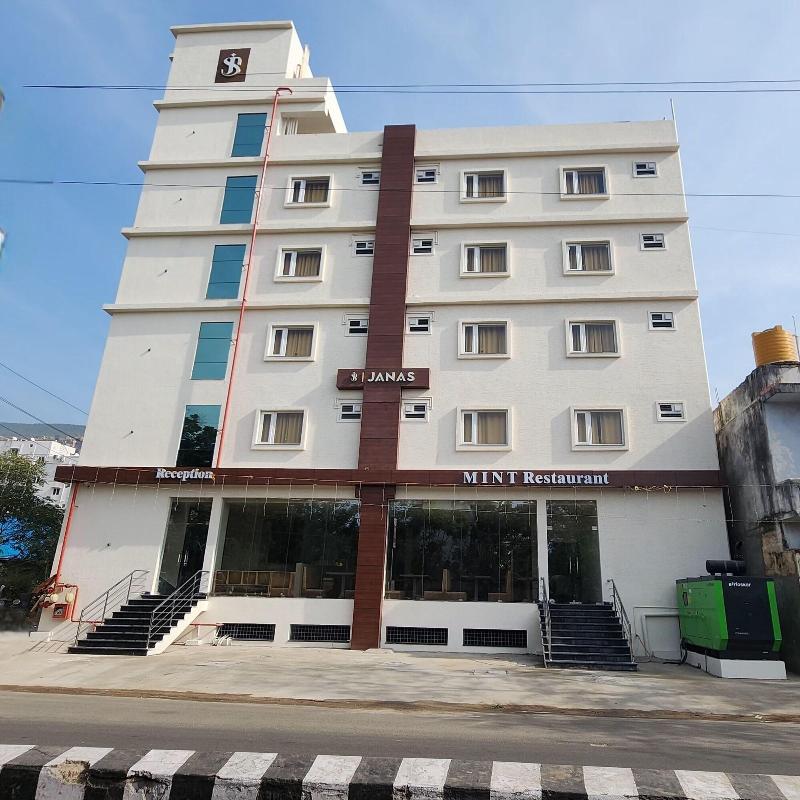 Hotel Janas — general view