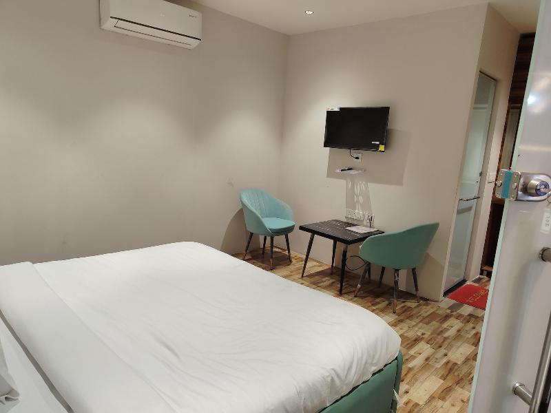 Rivaz Hotel And Restaurant image