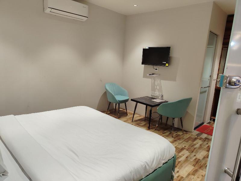 Rivaz Hotel And Restaurant image