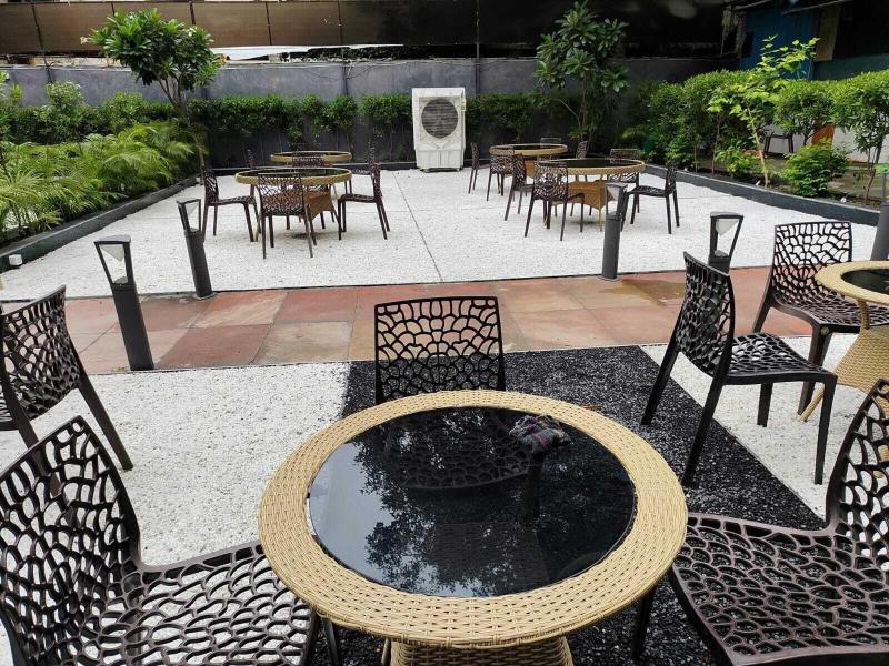 Rivaz Hotel And Restaurant image