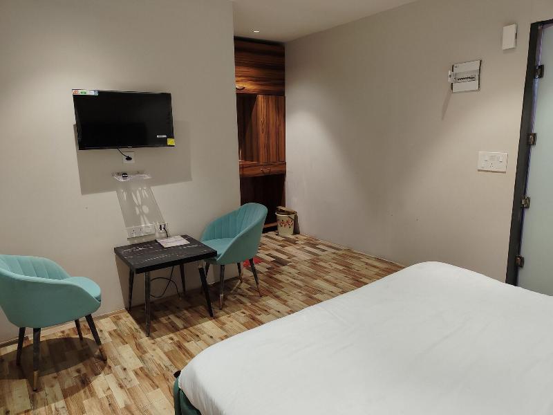 Rivaz Hotel And Restaurant image