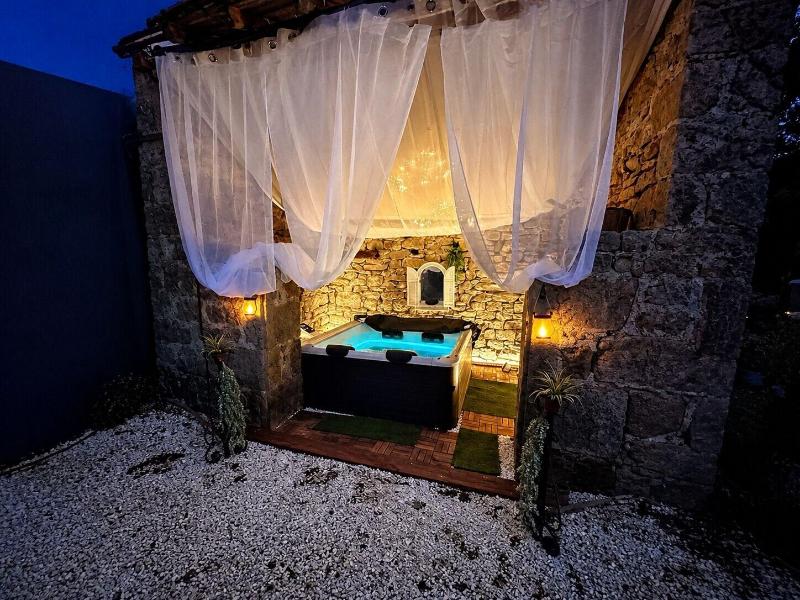 Domaine Valenquercy image