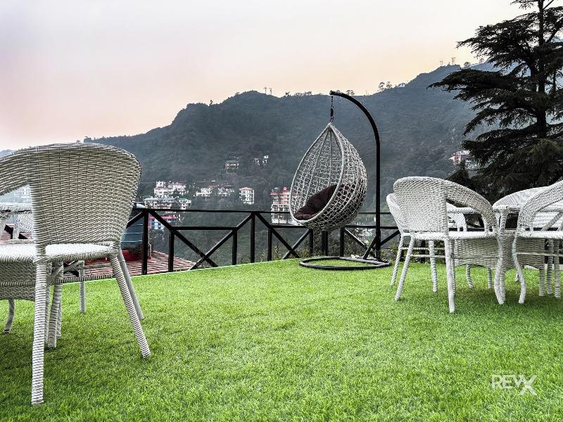 Hotel Wraveler Inn image