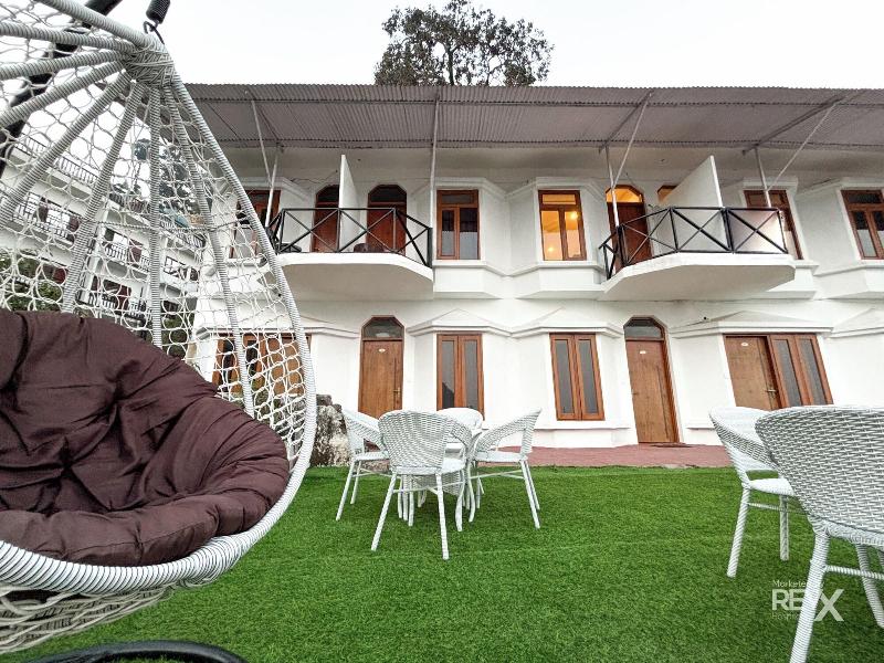 Hotel Wraveler Inn image