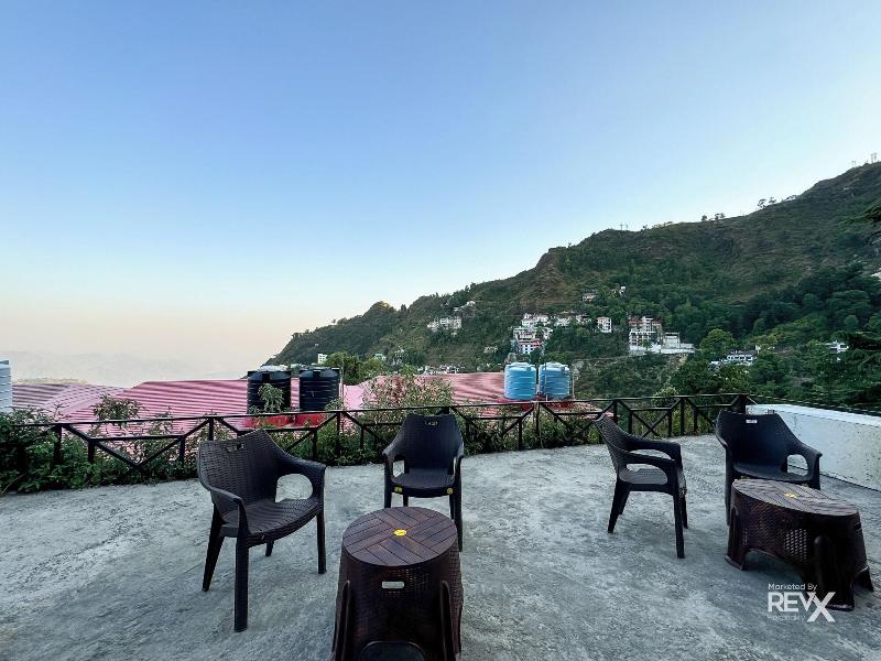 Hotel Wraveler Inn image