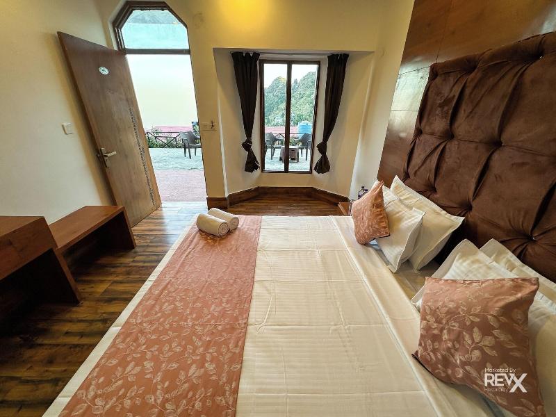 Hotel Wraveler Inn image