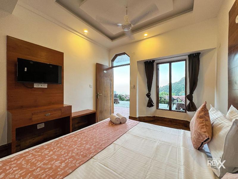 Hotel Wraveler Inn image