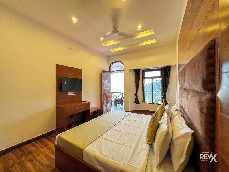 Hotel Wraveler Inn image