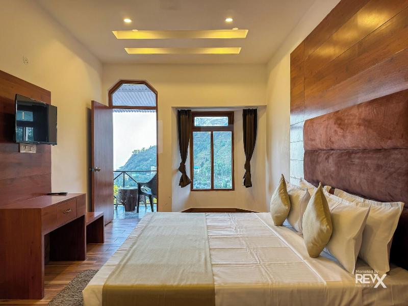 Hotel Wraveler Inn image