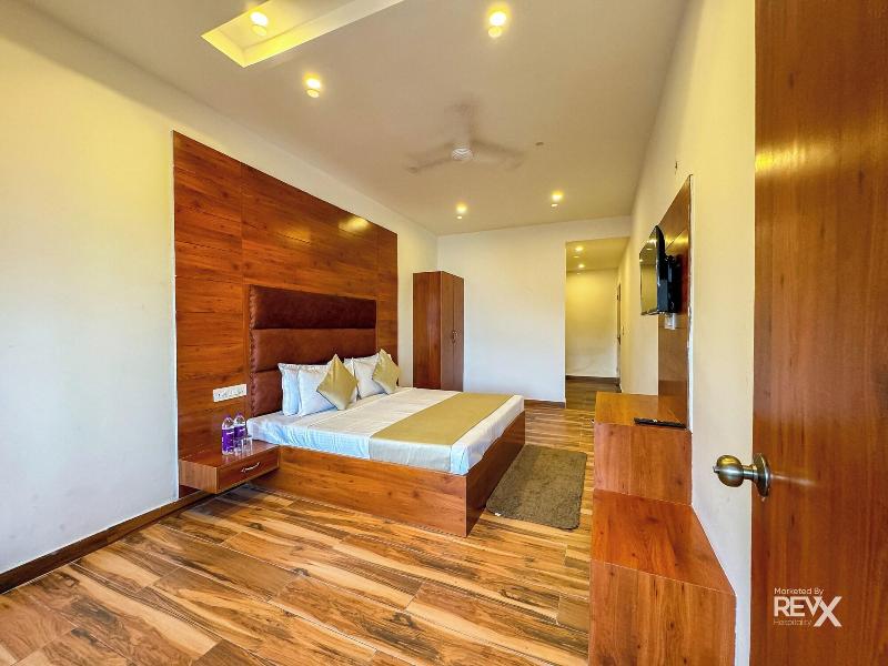 Hotel Wraveler Inn image