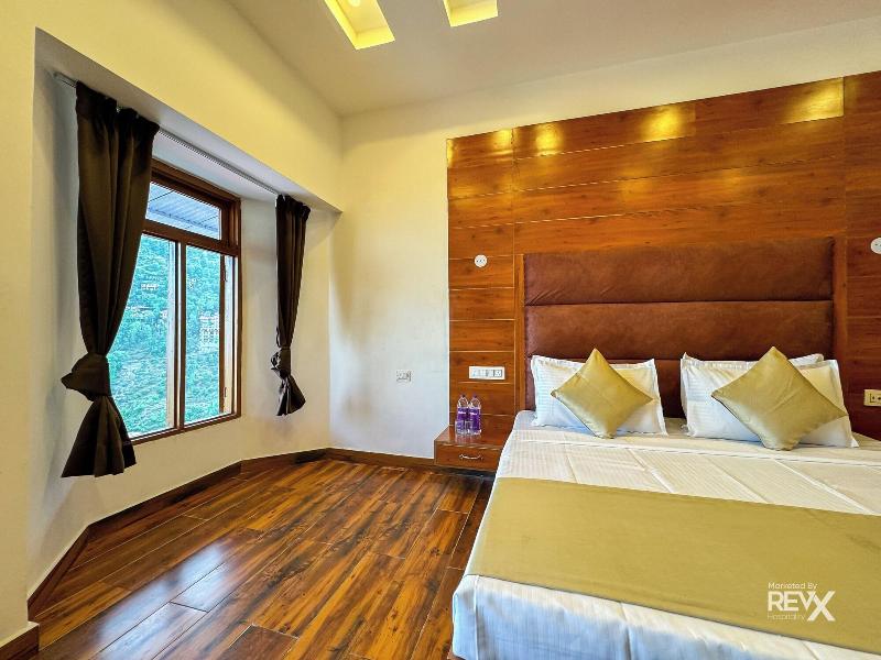 Hotel Wraveler Inn image