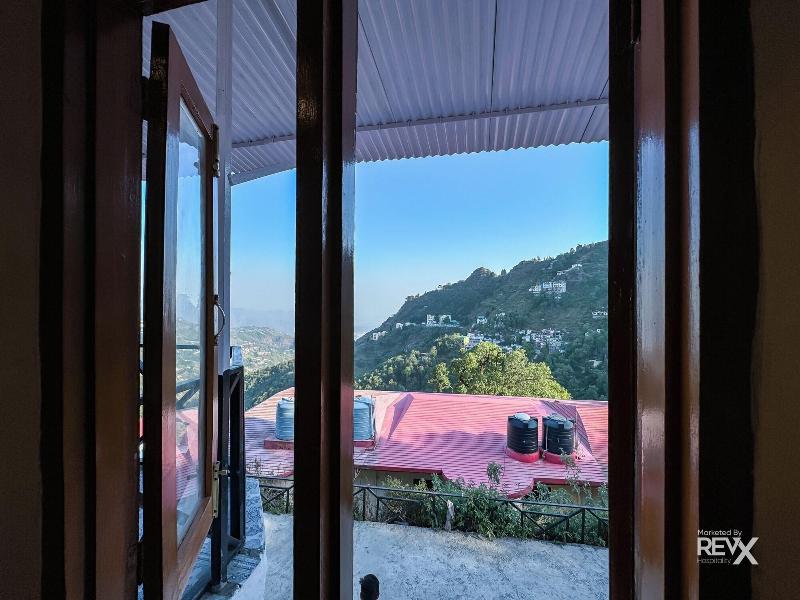 Hotel Wraveler Inn image