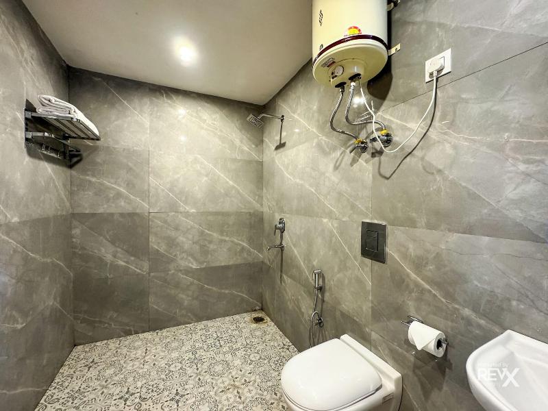 Hotel Wraveler Inn image