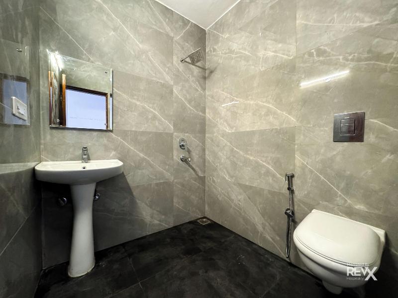 Hotel Wraveler Inn image