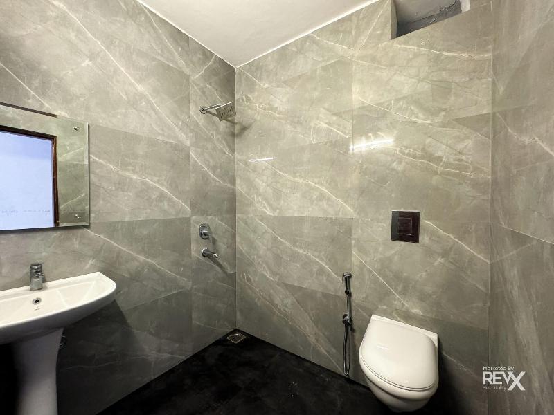 Hotel Wraveler Inn image