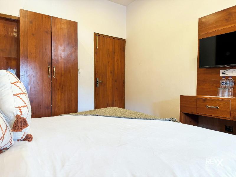 Hotel Wraveler Inn image