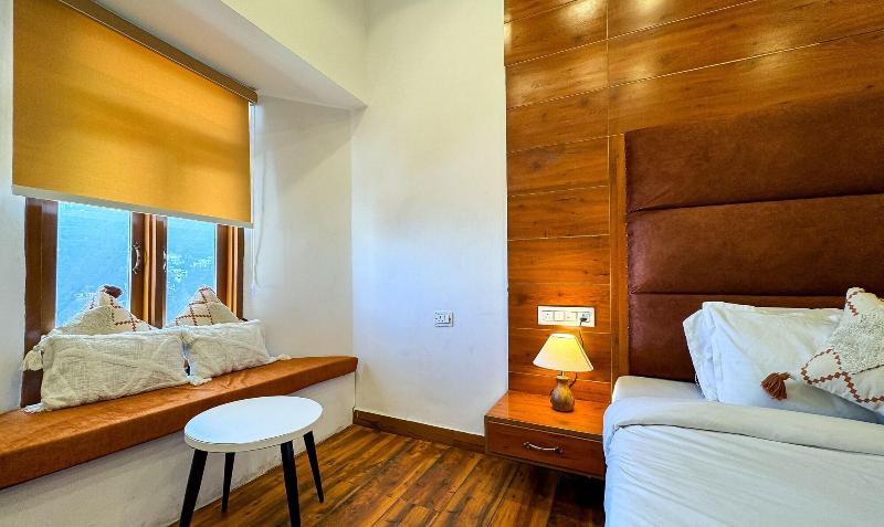 Hotel Wraveler Inn image
