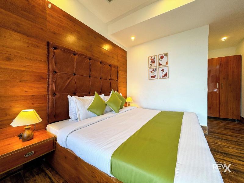 Hotel Wraveler Inn image