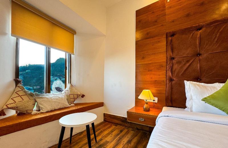 Hotel Wraveler Inn image
