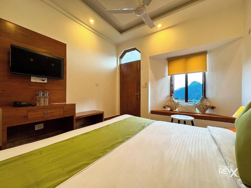 Hotel Wraveler Inn image
