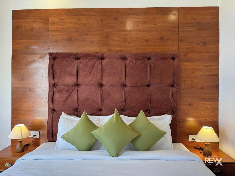 Hotel Wraveler Inn image