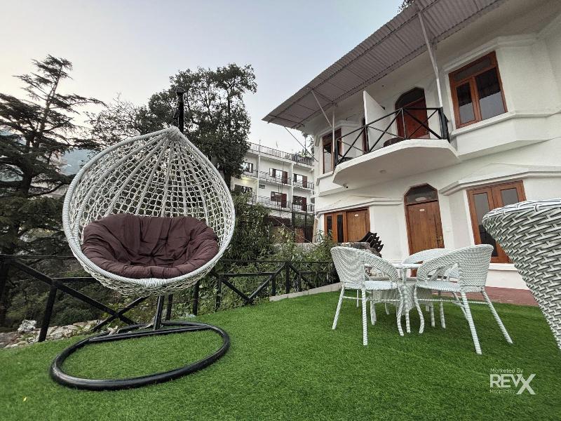 Hotel Wraveler Inn image