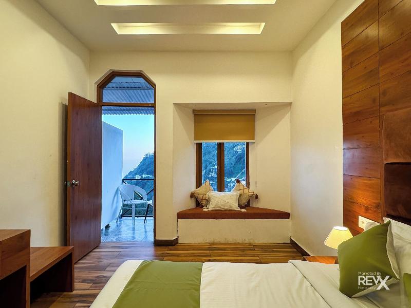 Hotel Wraveler Inn image