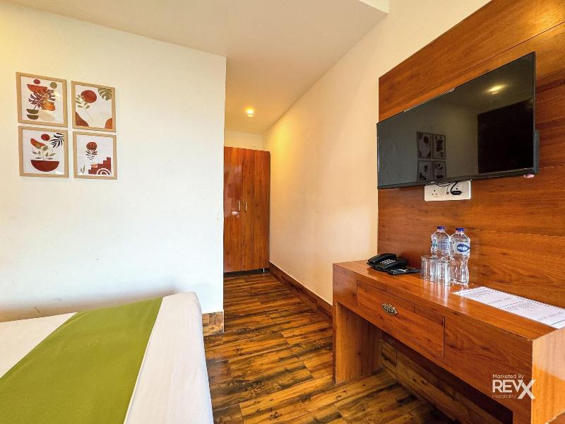 Hotel Wraveler Inn image
