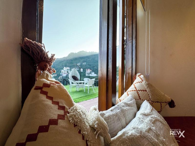 Hotel Wraveler Inn image