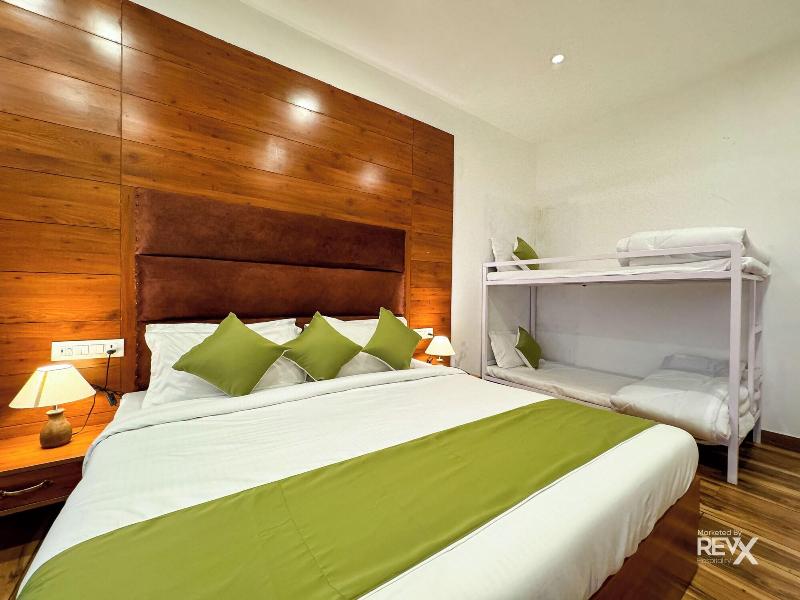 Hotel Wraveler Inn image