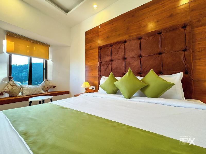 Hotel Wraveler Inn image
