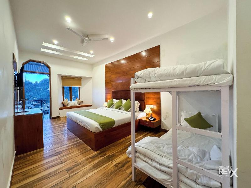 Hotel Wraveler Inn image