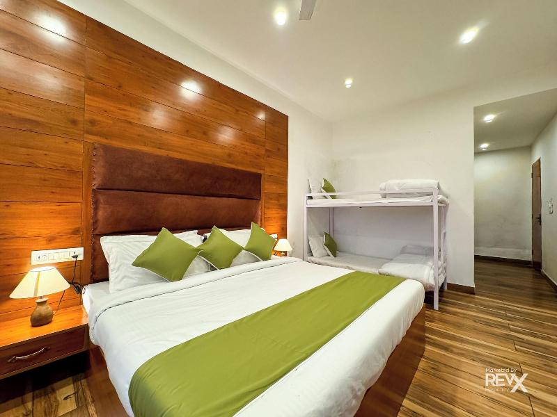 Hotel Wraveler Inn image