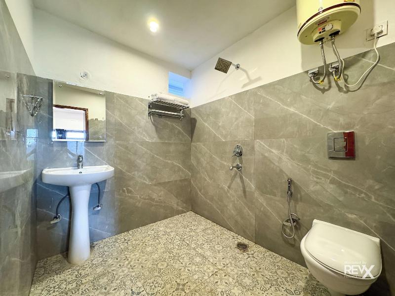 Hotel Wraveler Inn image