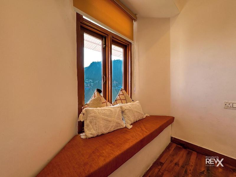 Hotel Wraveler Inn image