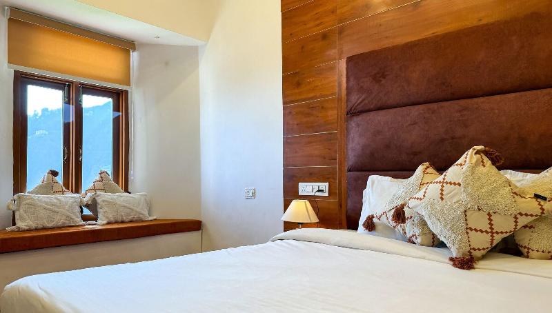 Hotel Wraveler Inn image