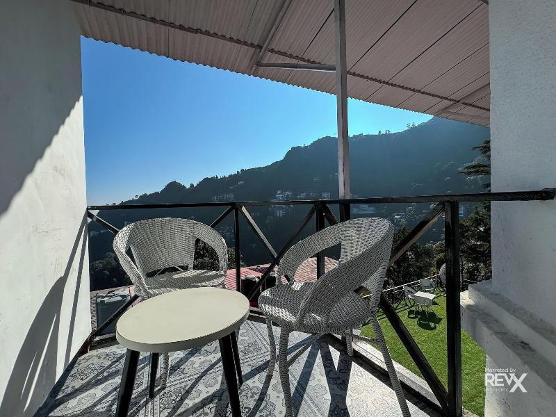 Hotel Wraveler Inn image