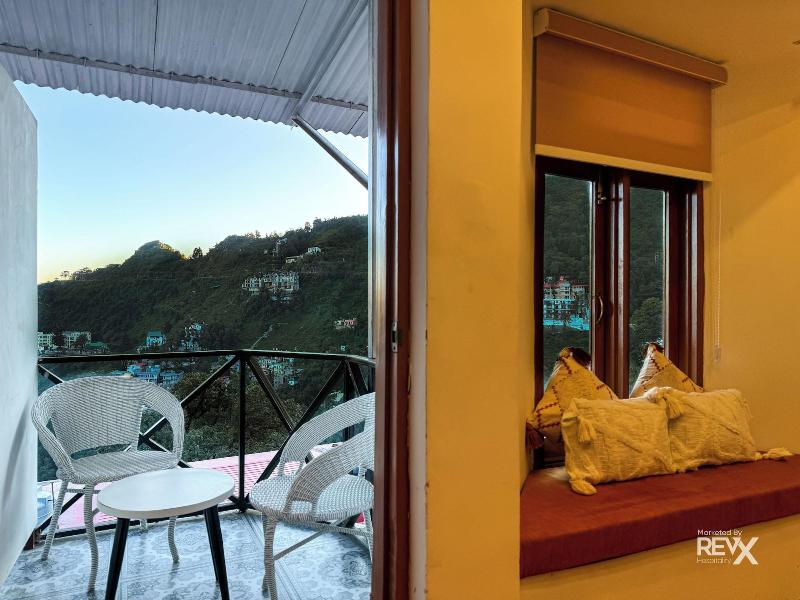Hotel Wraveler Inn image