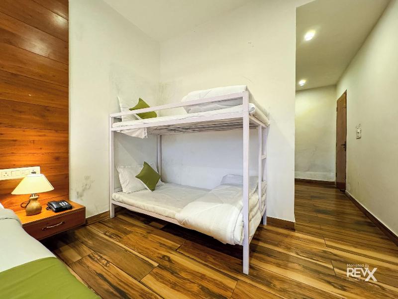 Hotel Wraveler Inn image