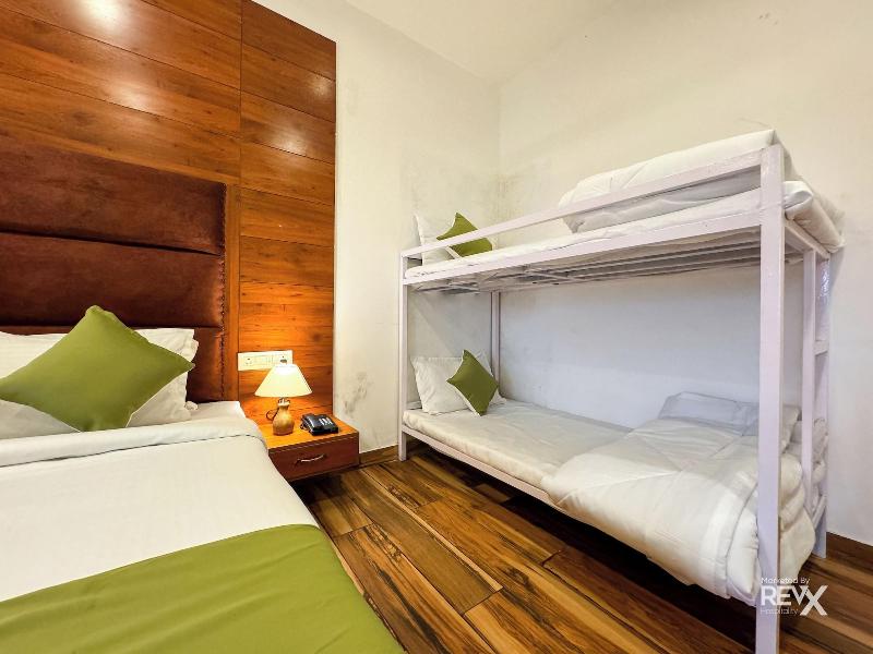 Hotel Wraveler Inn image