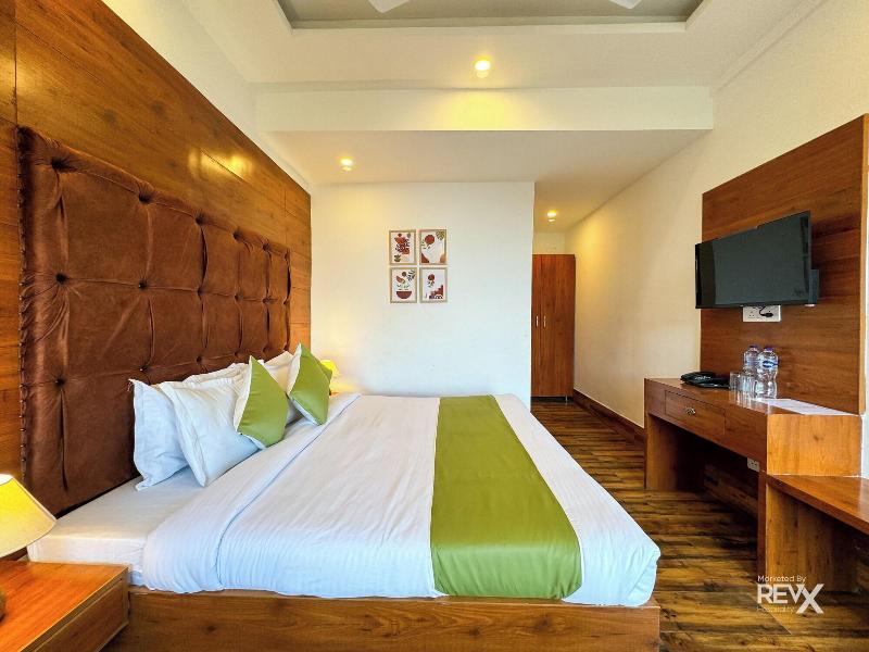Hotel Wraveler Inn image