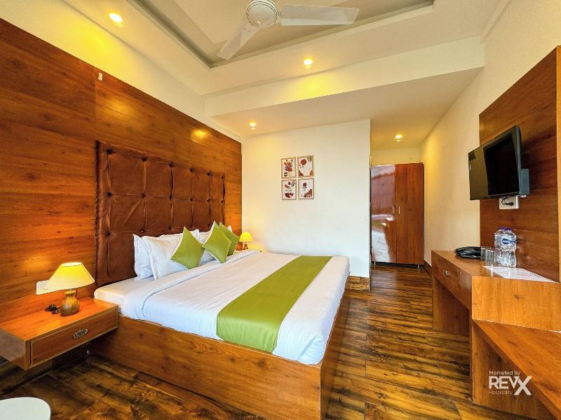Hotel Wraveler Inn image