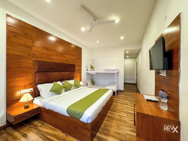 Hotel Wraveler Inn image