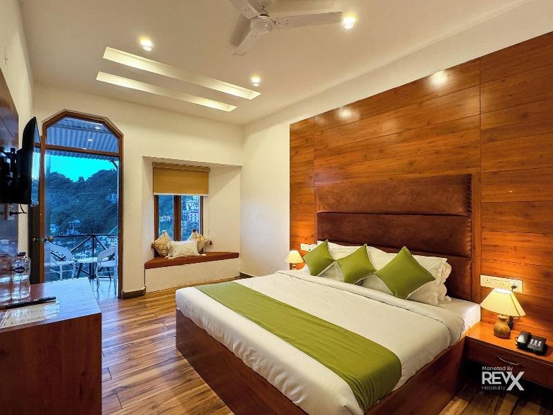 Hotel Wraveler Inn image