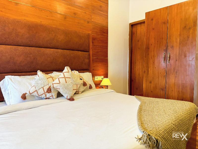 Hotel Wraveler Inn image