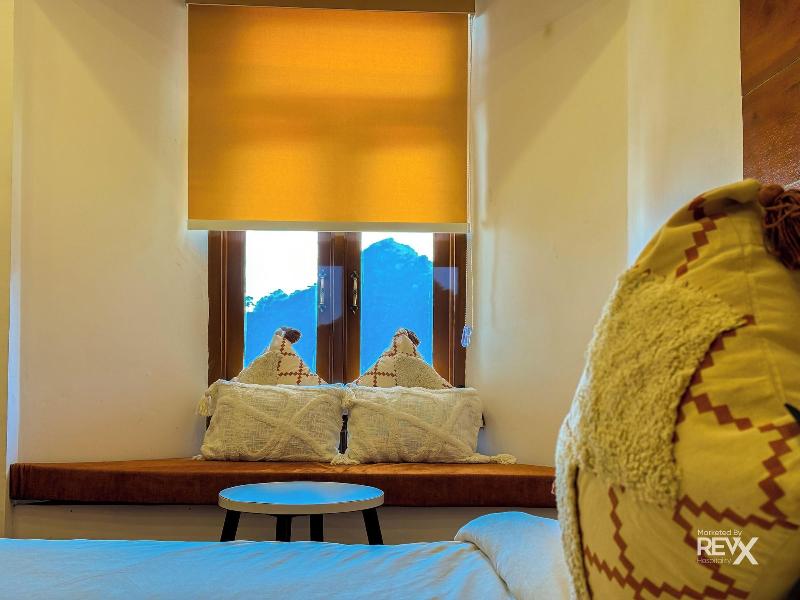 Hotel Wraveler Inn image