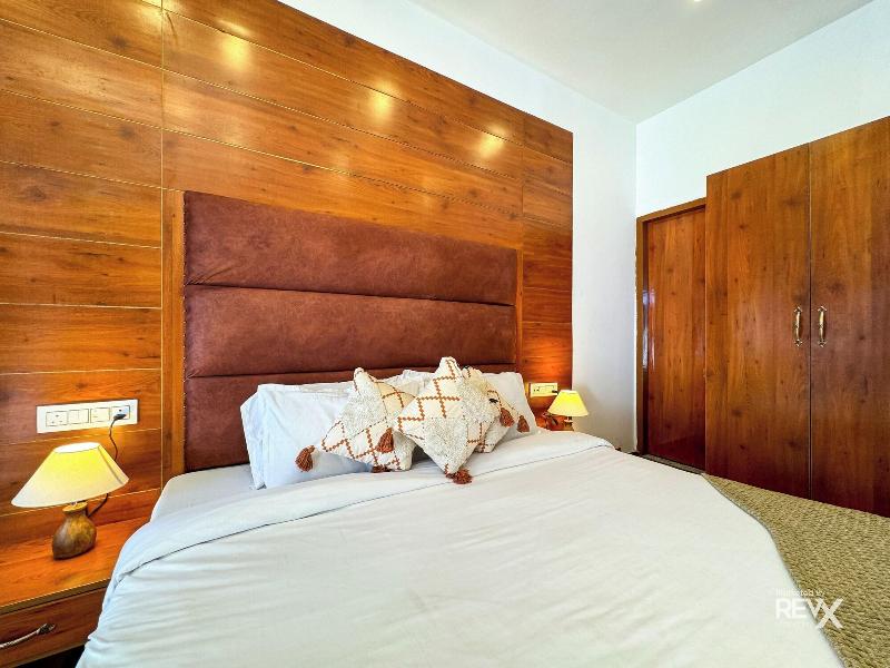 Hotel Wraveler Inn image