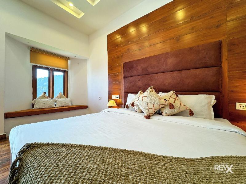 Hotel Wraveler Inn image