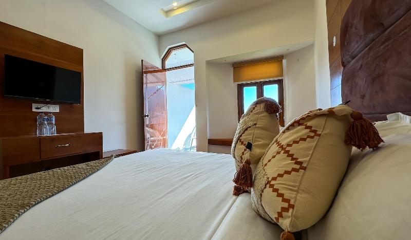 Hotel Wraveler Inn image